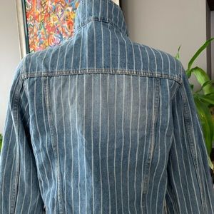 Cropped stiped jean jacket
